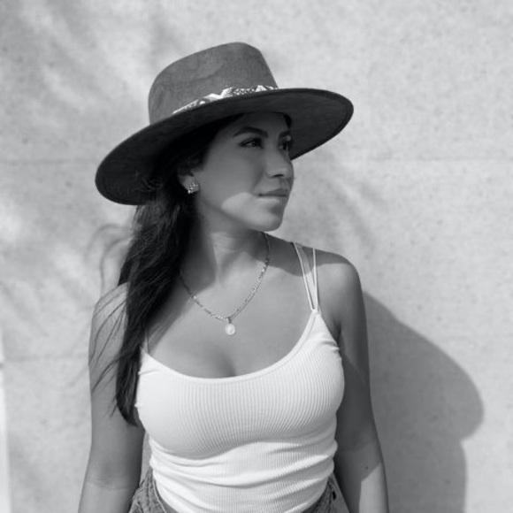 Meet your Posher, Elisa - Picture 1 of 1